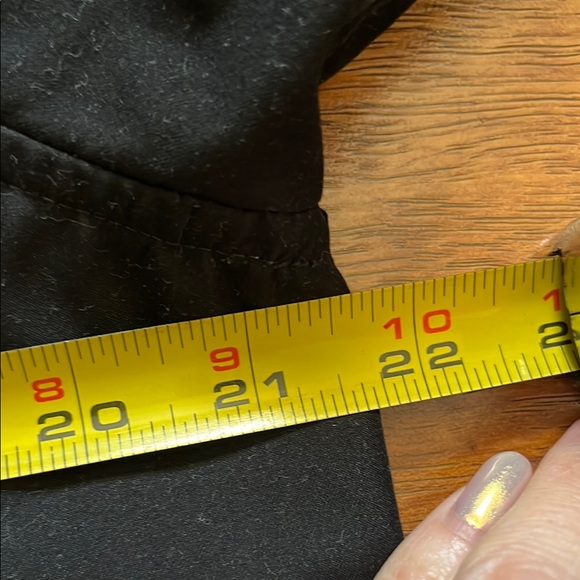 Liz Golf by Liz Claiborne Black V-Neck windbreaker Pullover Top - Picture 15 of 16